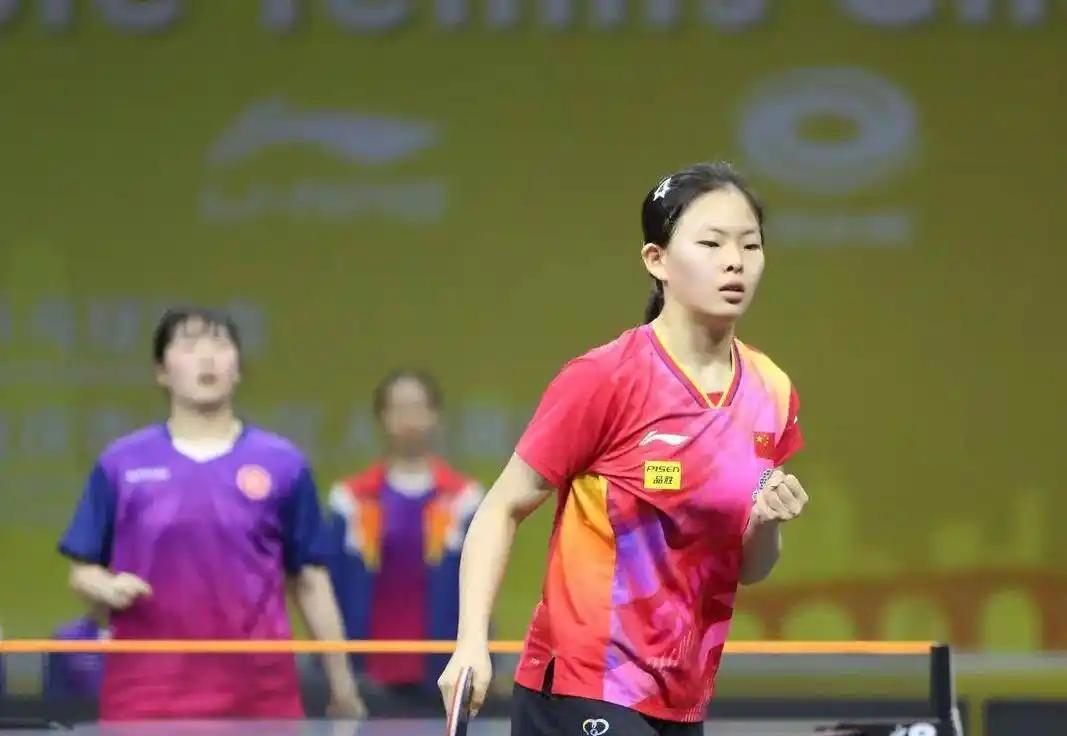 中国女排压哨绝杀孙颖莎，全场沸腾！经典一战再现传奇