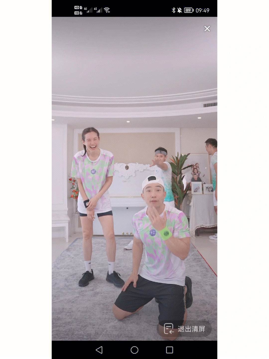 羽毛球队刷新世界纪录，费德勒教练激动落泪